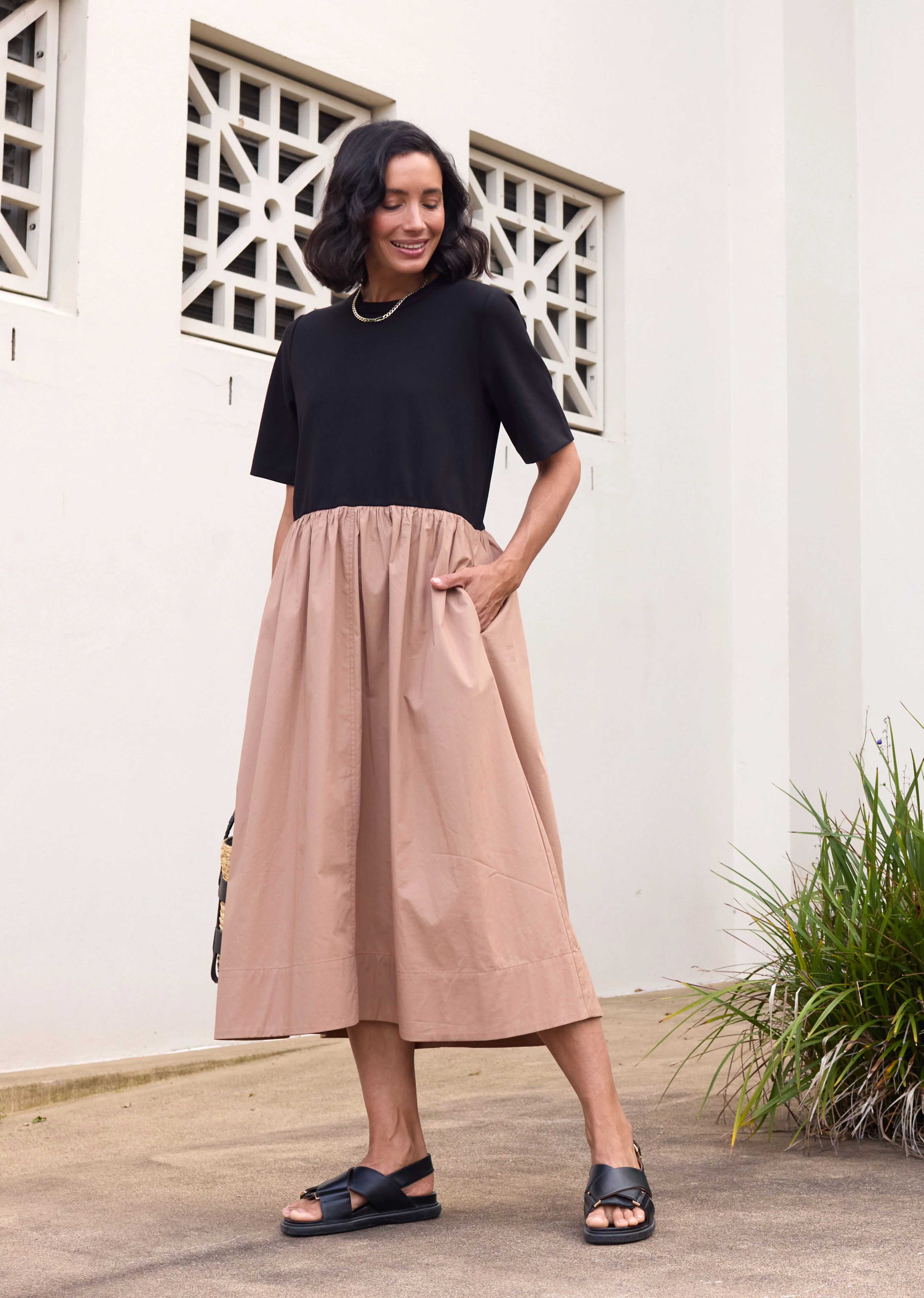 MIMI MIDI DRESS - BLACK/CAMEL - PETITE - Image 5